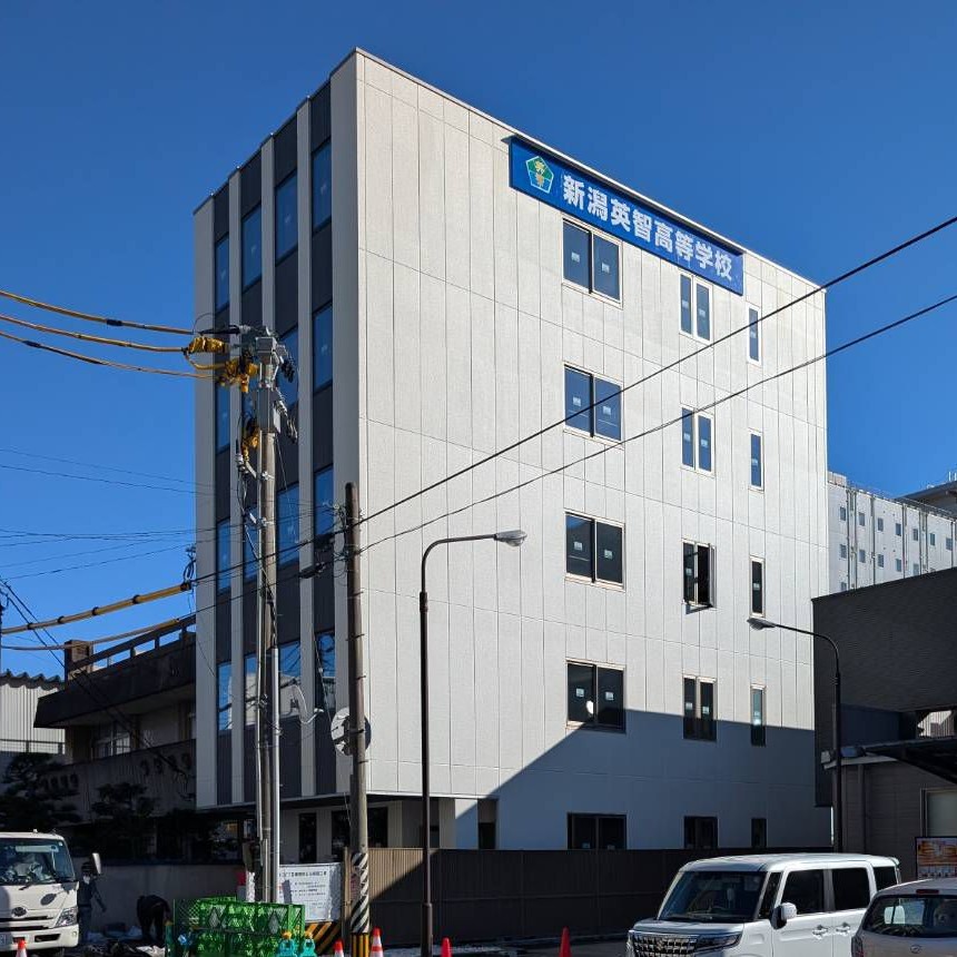 新潟駅南校、外観が完成しました！！
